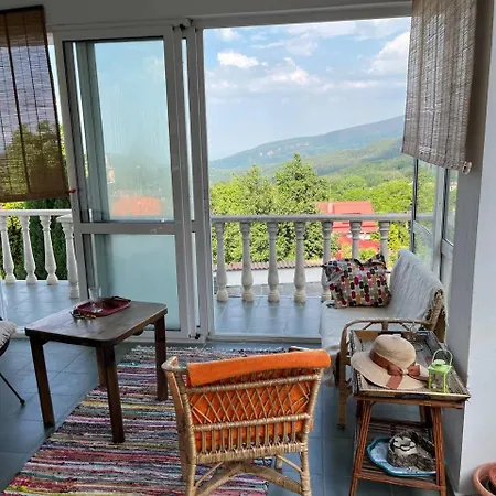 Spacious Mountain House Near Plovdiv, Forest Views Semesterbostad