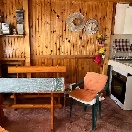 Semesterbostad Spacious Mountain House Near Plovdiv, Forest Views *