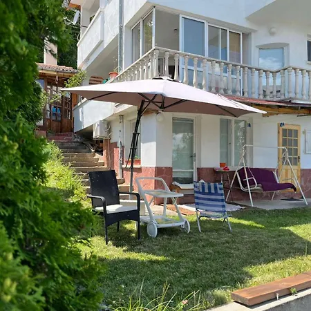 Spacious Mountain House Near Plovdiv, Forest Views Semesterbostad *