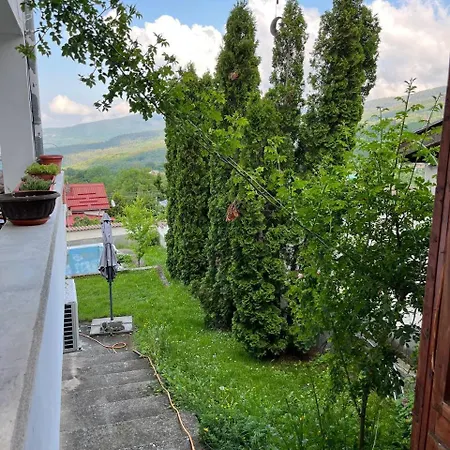Spacious Mountain House Near Plovdiv, Forest Views Semesterbostad
